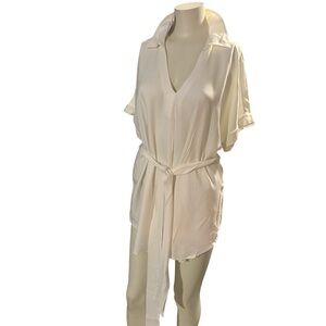 Ingrid & Isabel Cream Short Sleeve V-Neck Maternity Top with Belt